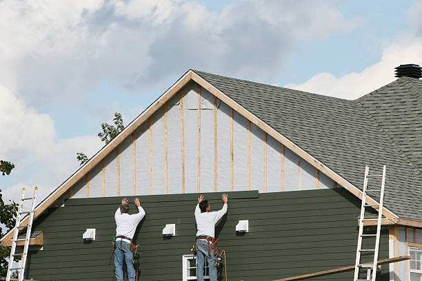 Professional Vinyl Siding technician working in Patchogue, NY